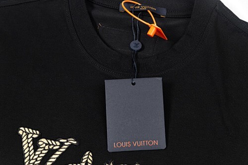 LOUIS VUITTON 刺繍入りレタークルーネックTシャツ