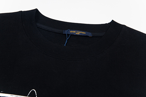 LOUIS VUITTON 花柄プリントの文字模様クルーネックTシャツ