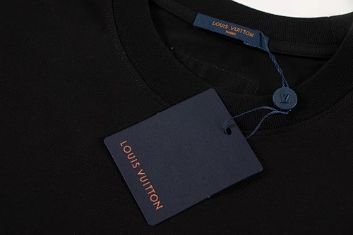LOUIS VUITTON 新作プリントクルーネックTシャツ