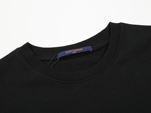 LOUIS VUITTON 新作プリントクルーネックTシャツ