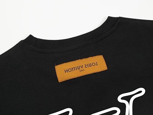 LOUIS VUITTON 新作プリントクルーネックTシャツ