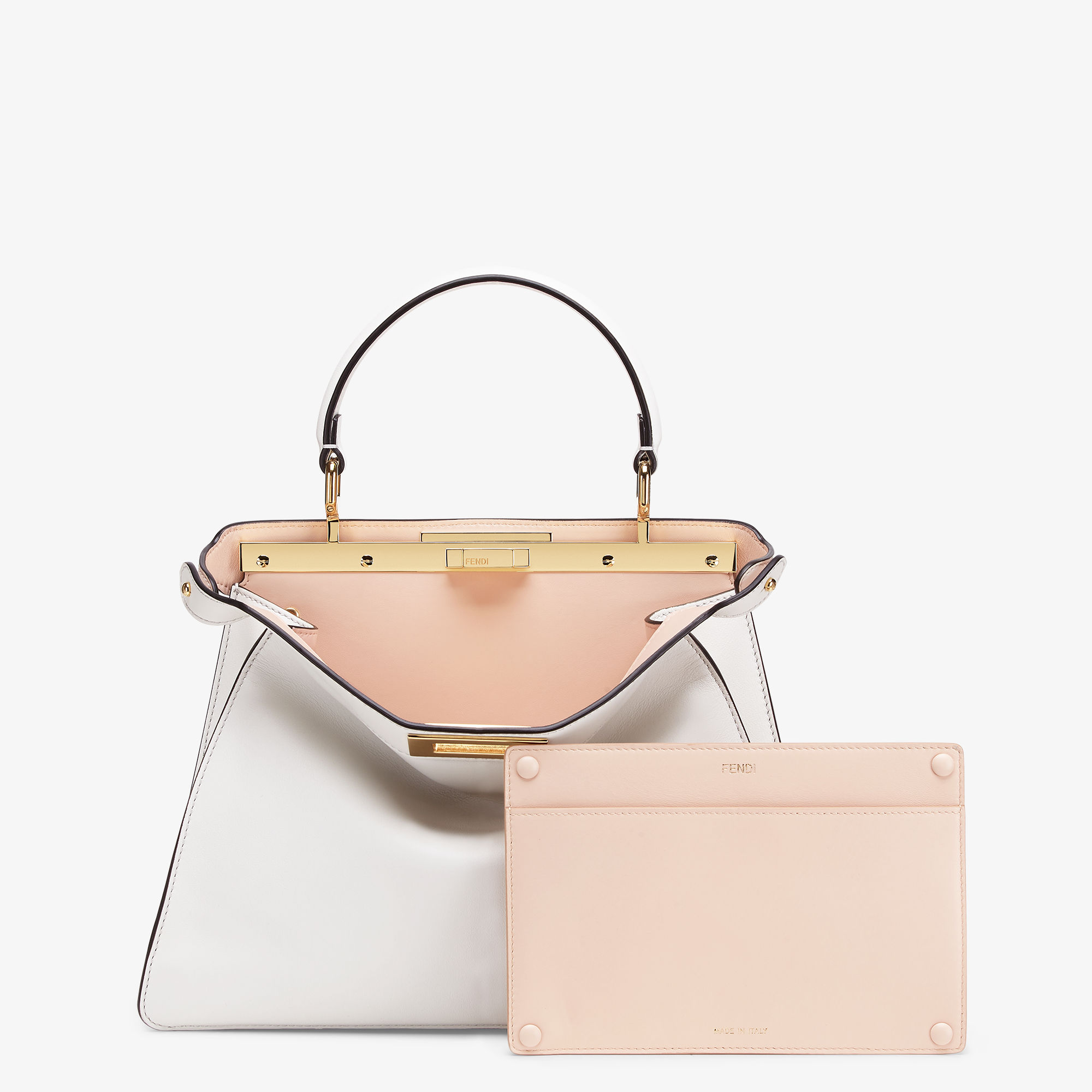 【FENDI】大人気の雑誌に登場！大政絢さん愛用の新作バッグ、ピーカブー アイシーユー ミディアムレザーバッグが登場しました！