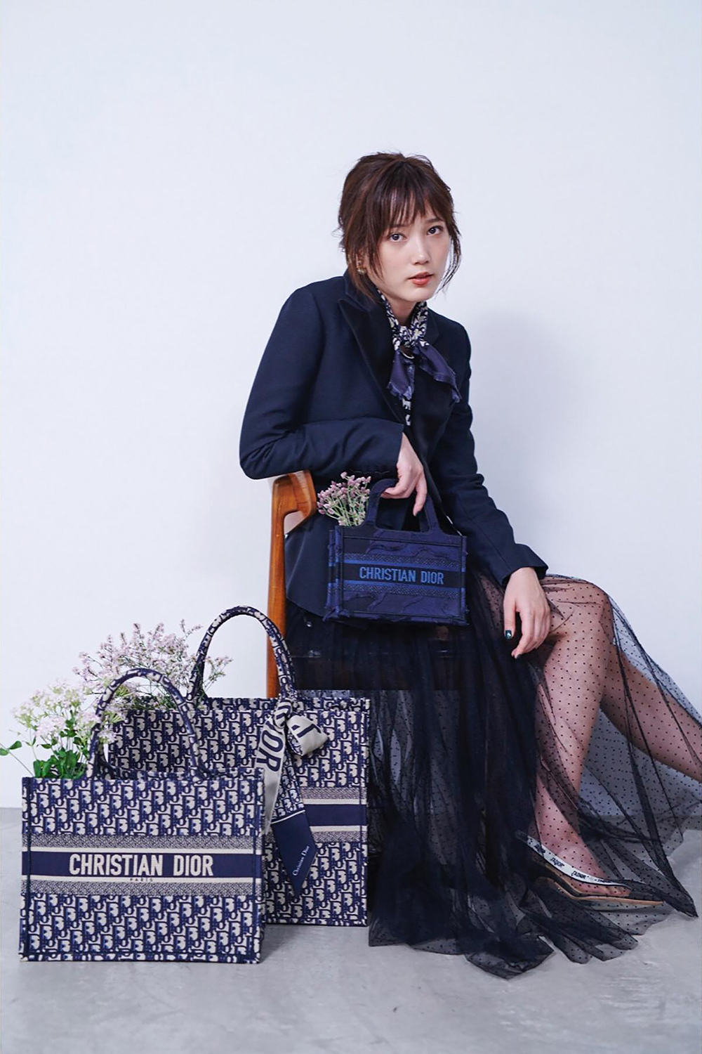 【Christian Dior】雑誌掲載！滝沢眞規子さん愛用の大人気エンブロイダリートートバッグが登場！Book Tote Bag😍