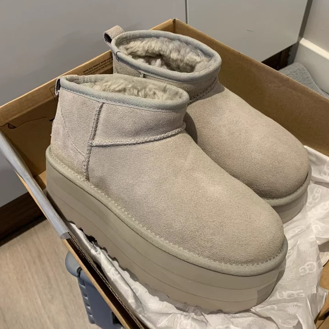 🔥2023秋冬シーズンに登場！❤️渡辺直美同項！UGG CLASSIC ULTRA MINI PLATFORM✨ 履き心地の良さとスタイルアップ効果を実現！