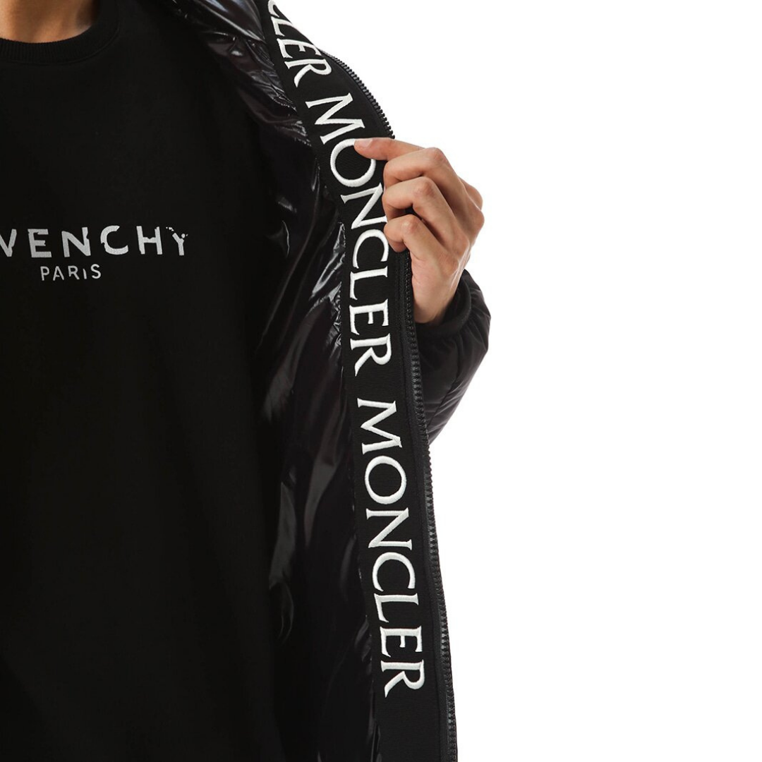 【MONCLER】 MONTCLA パデッド ダウンジャケット