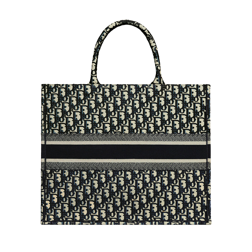 【Christian Dior】雑誌掲載！滝沢眞規子さん愛用の大人気エンブロイダリートートバッグが登場！Book Tote Bag😍