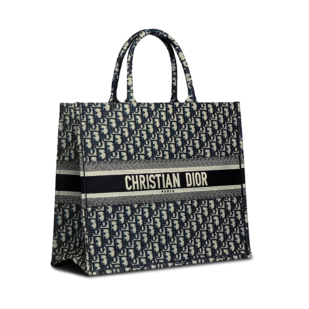 【Christian Dior】雑誌掲載！滝沢眞規子さん愛用の大人気エンブロイダリートートバッグが登場！Book Tote Bag😍