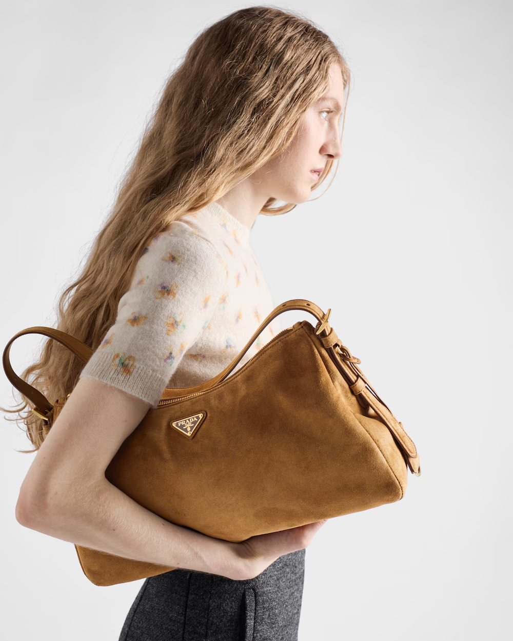 【PRADA】プラダ エメ ラージ スエード ショルダーバッグ💖シンプルでいて実用的、秋冬の理想的な相棒