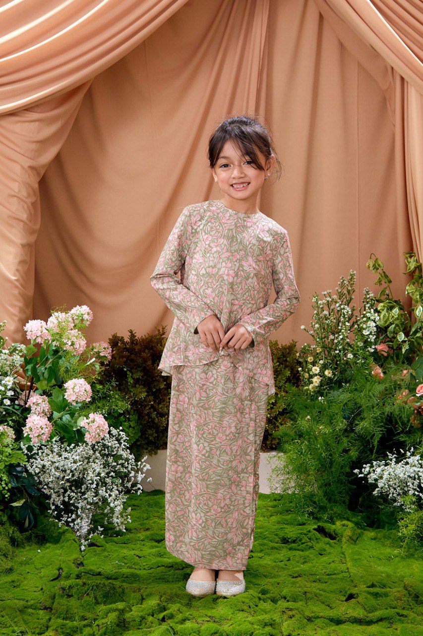Kurung Azalea (Preorder)