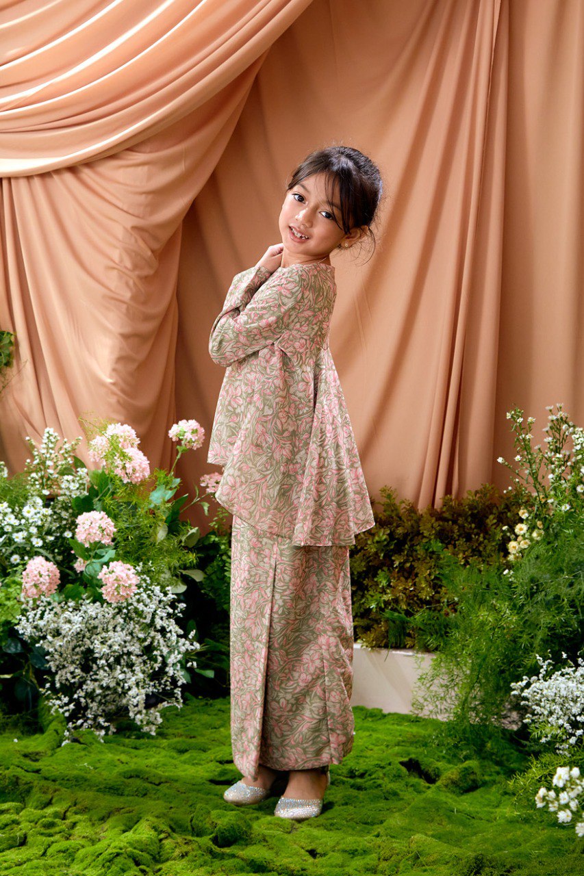 Kurung Azalea (Preorder)
