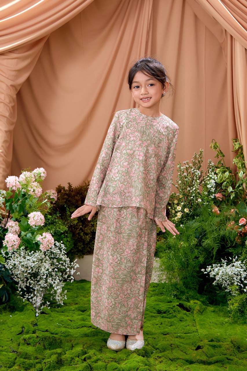 Kurung Azalea (Preorder)
