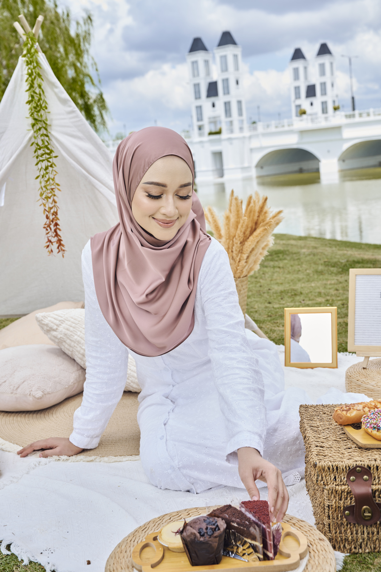 Erina Satin Snood