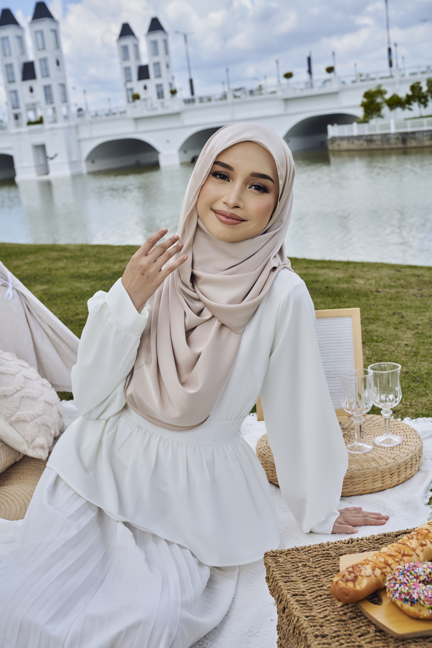 Erina Satin Snood