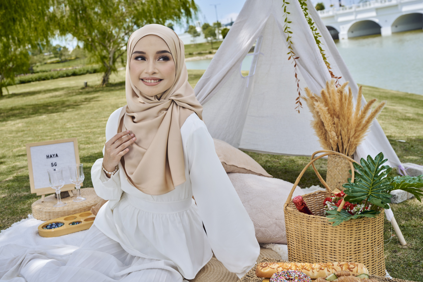Erina Satin Snood