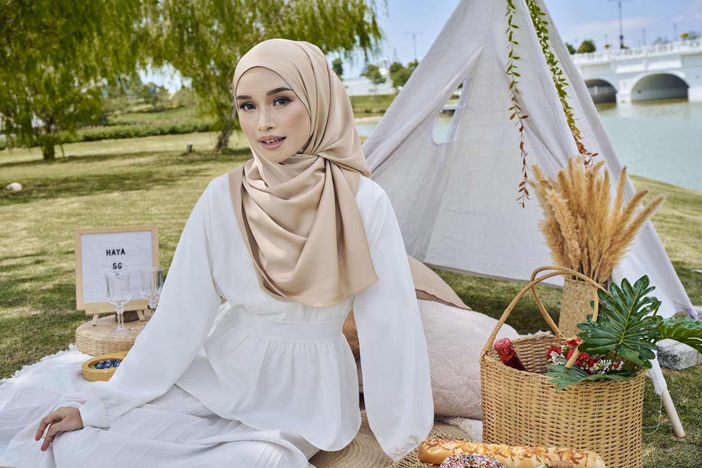 Erina Satin Snood