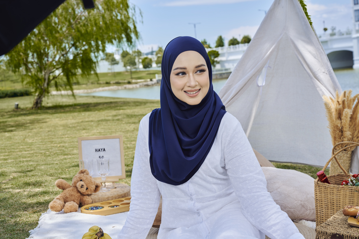 Erina Satin Snood