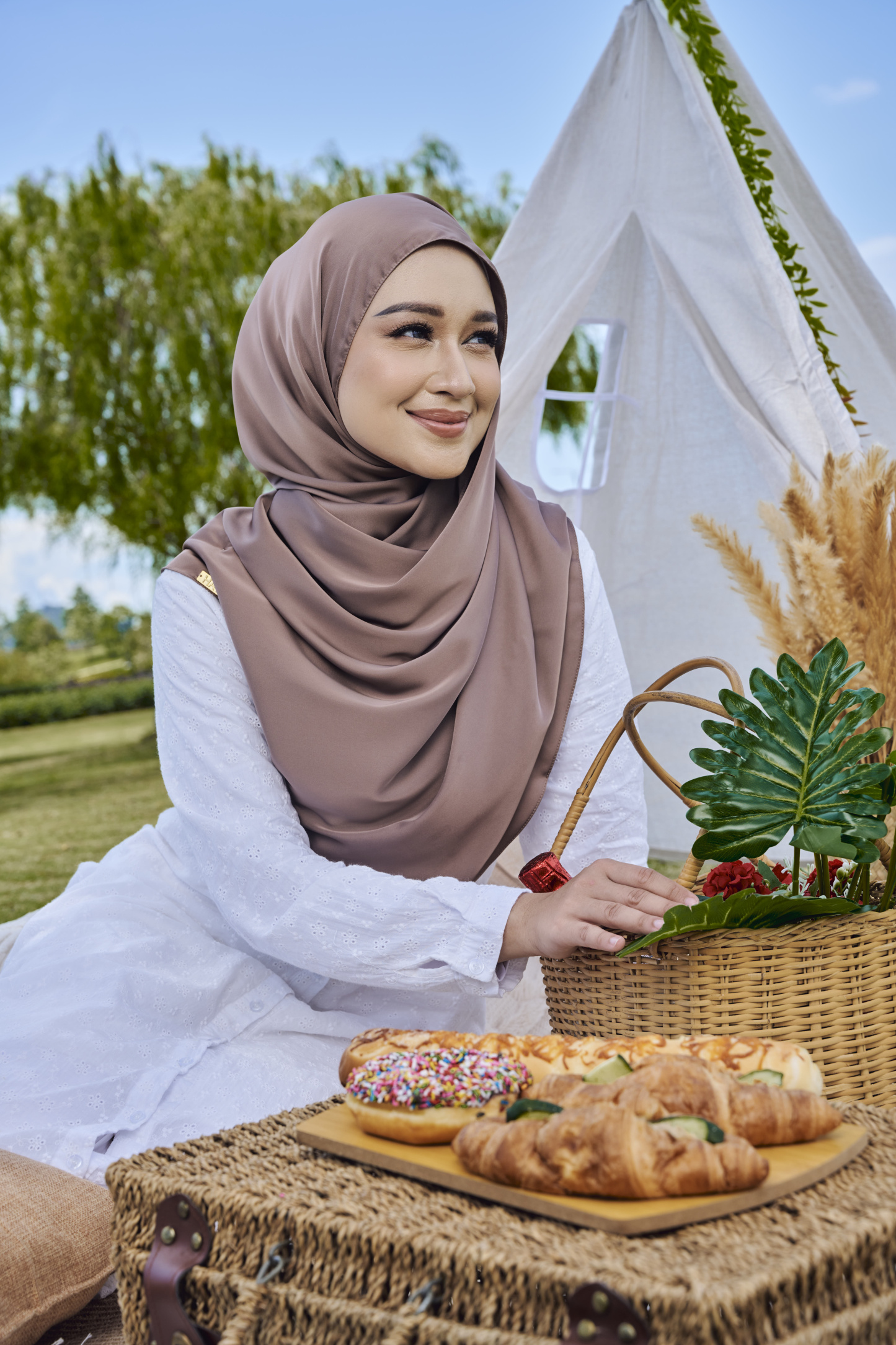 Erina Satin Snood