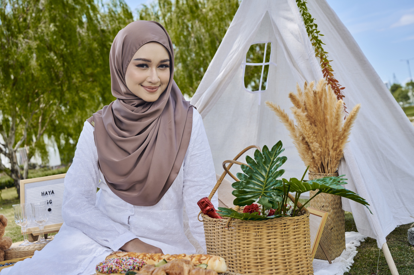 Erina Satin Snood