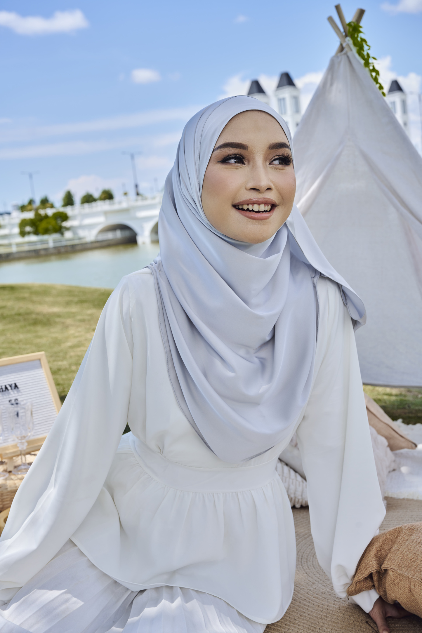 Erina Satin Snood