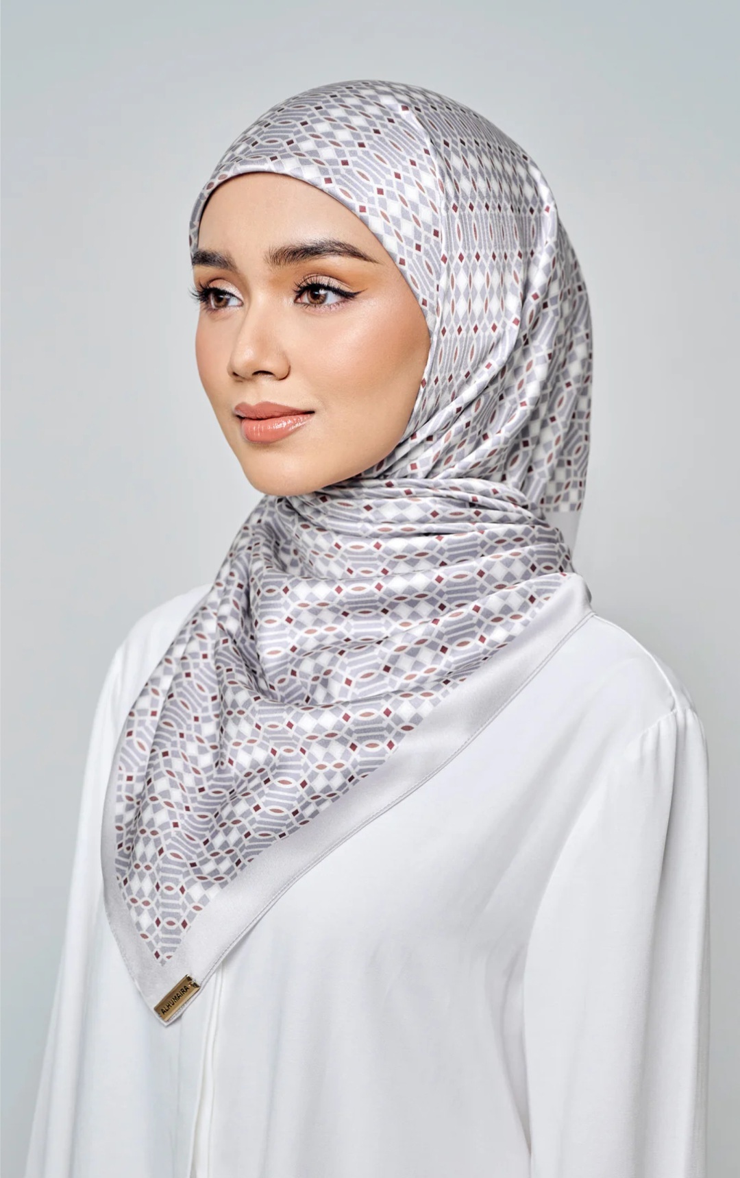 Le Sable Satin Square