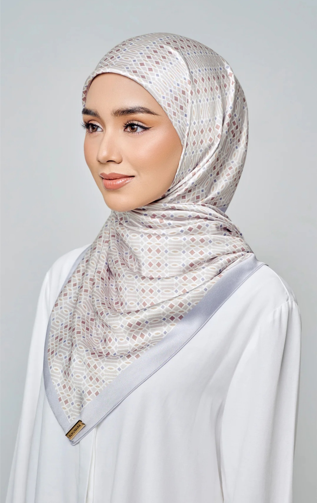 Le Sable Satin Square
