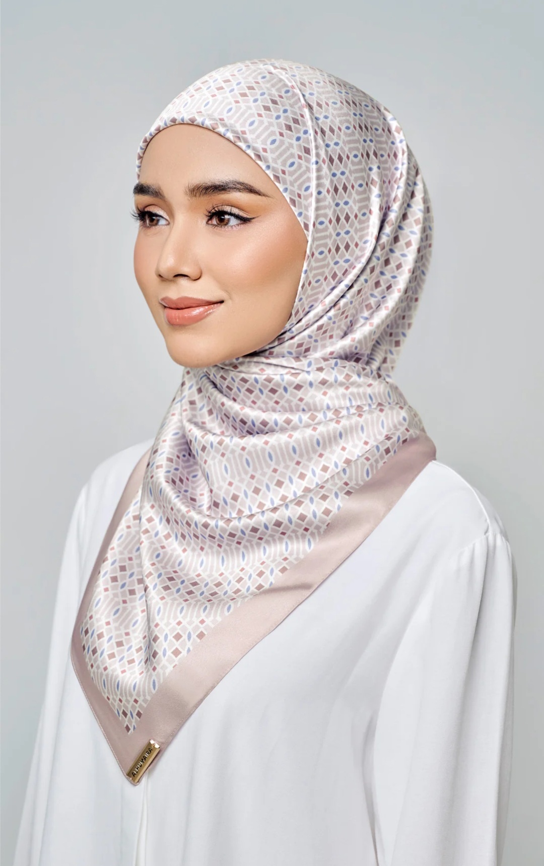 Le Sable Satin Square