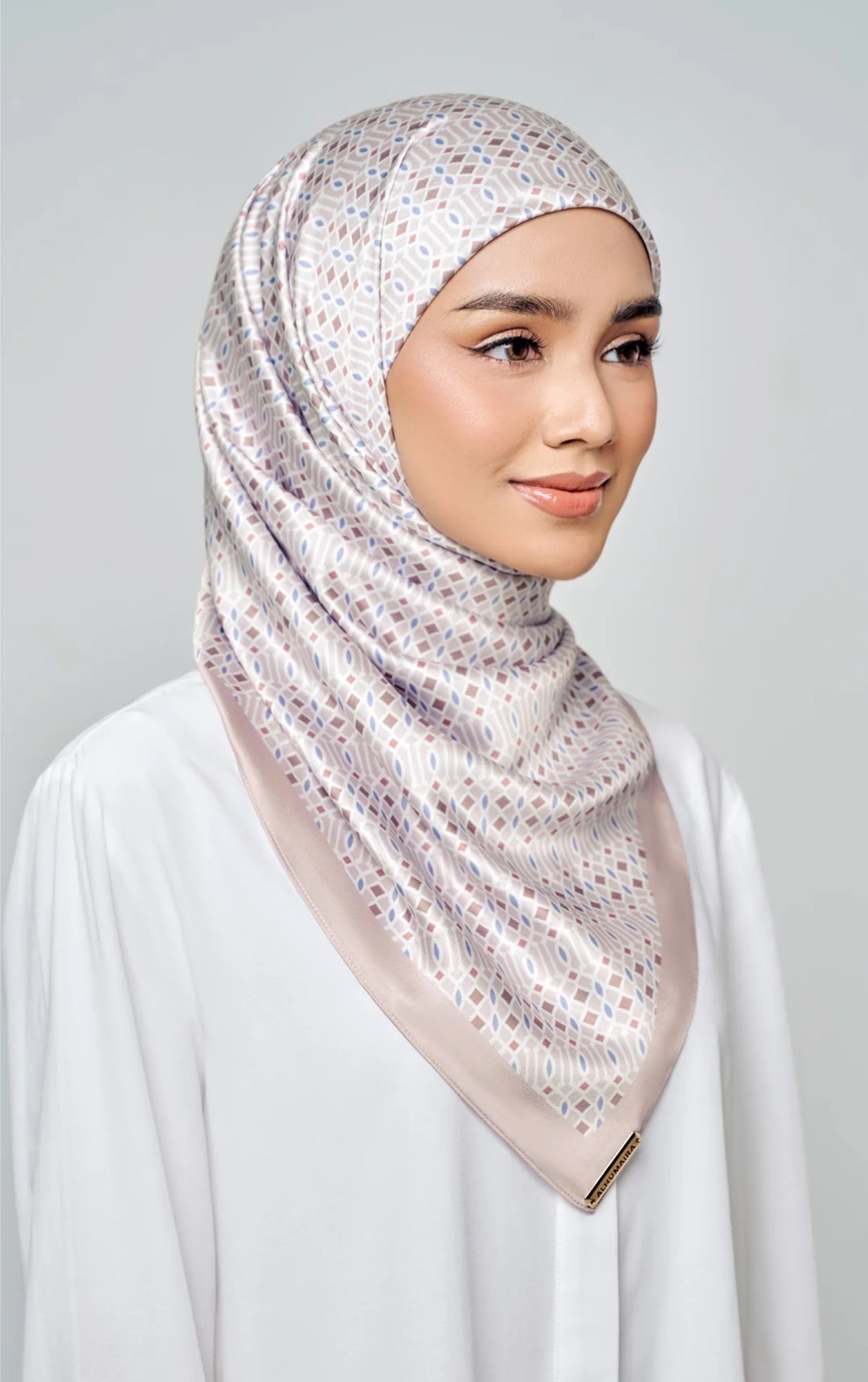 Le Sable Satin Square