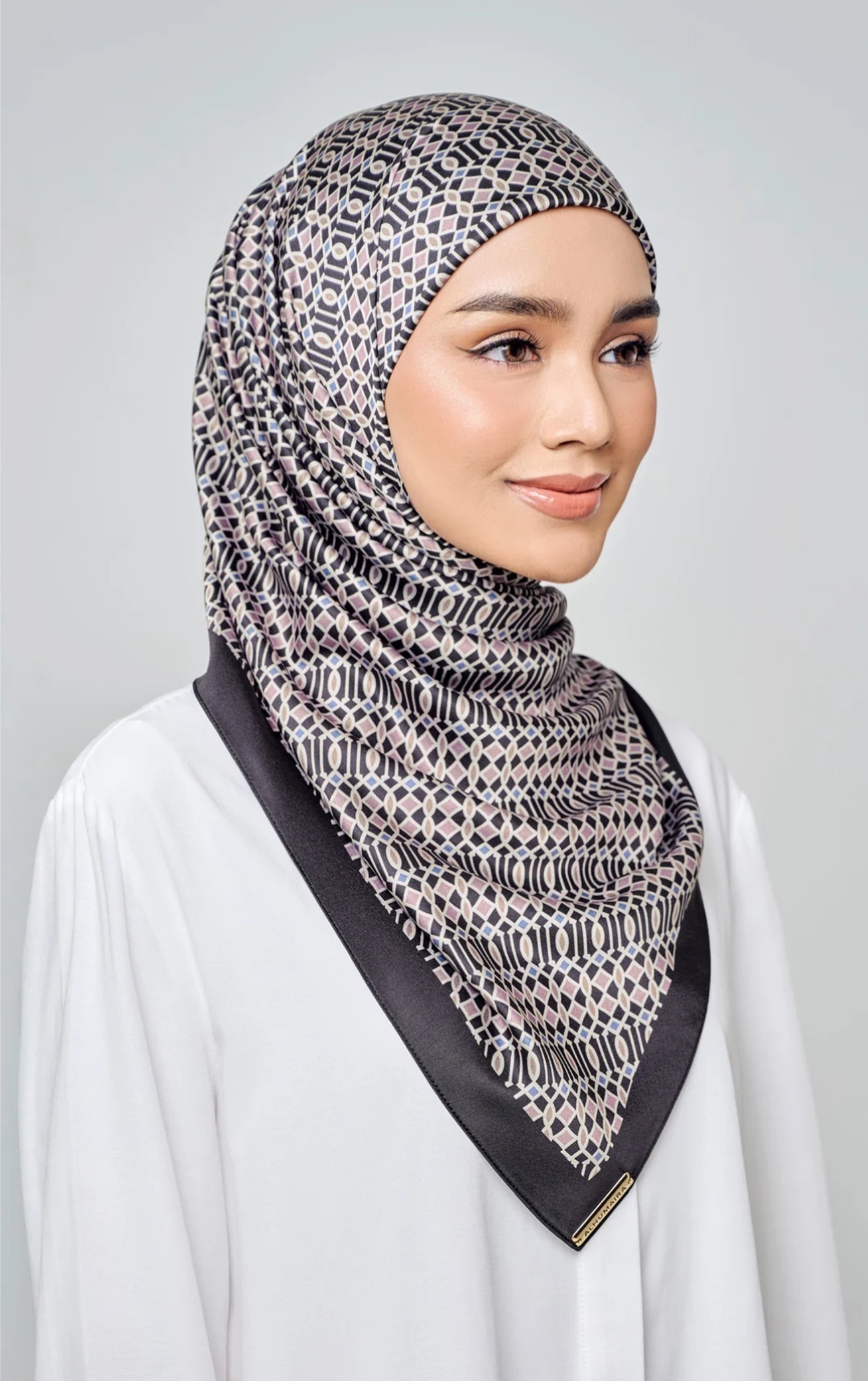 Le Sable Satin Square