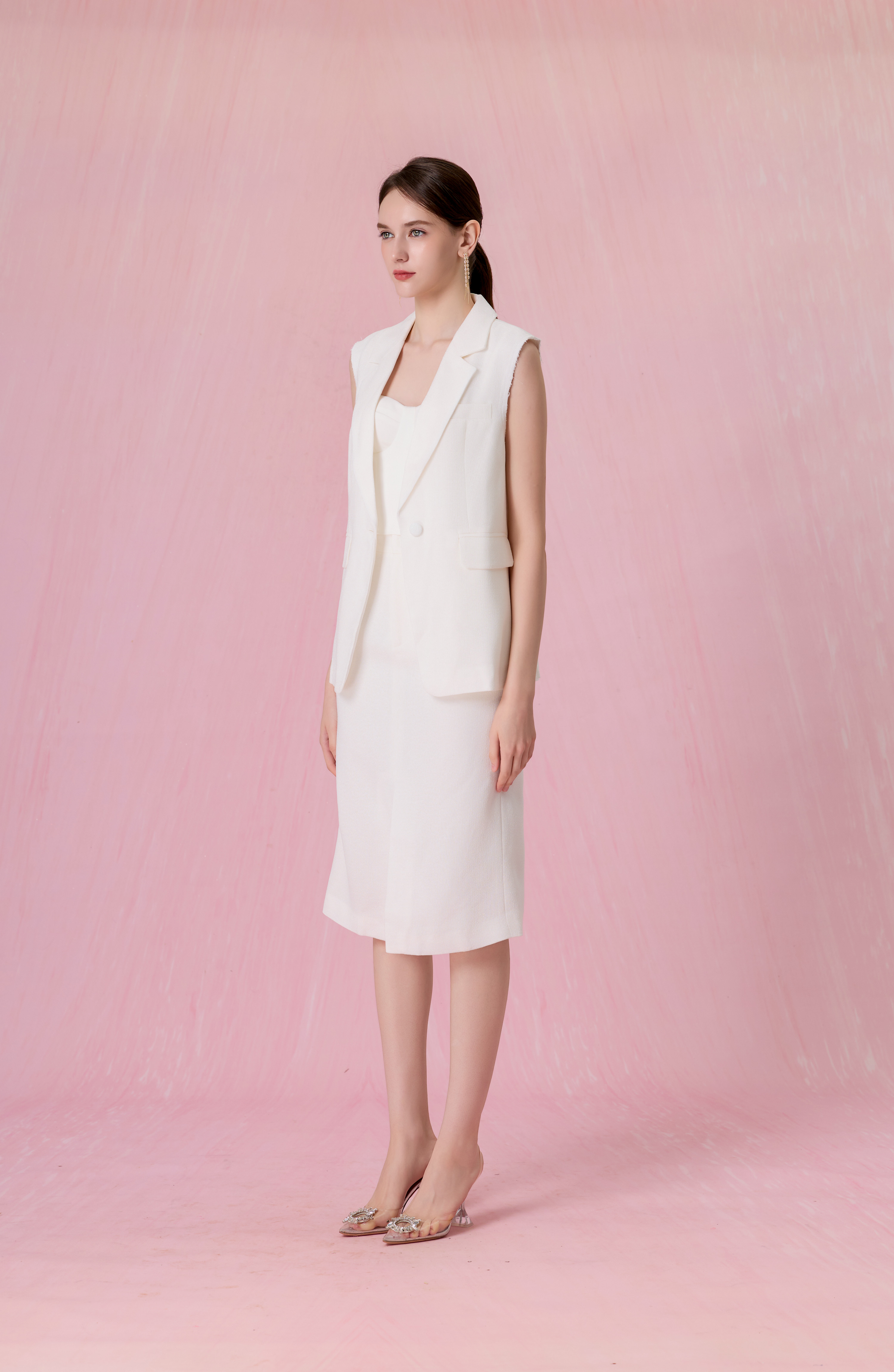 Chereese White Tweed Sleeveless Blazer