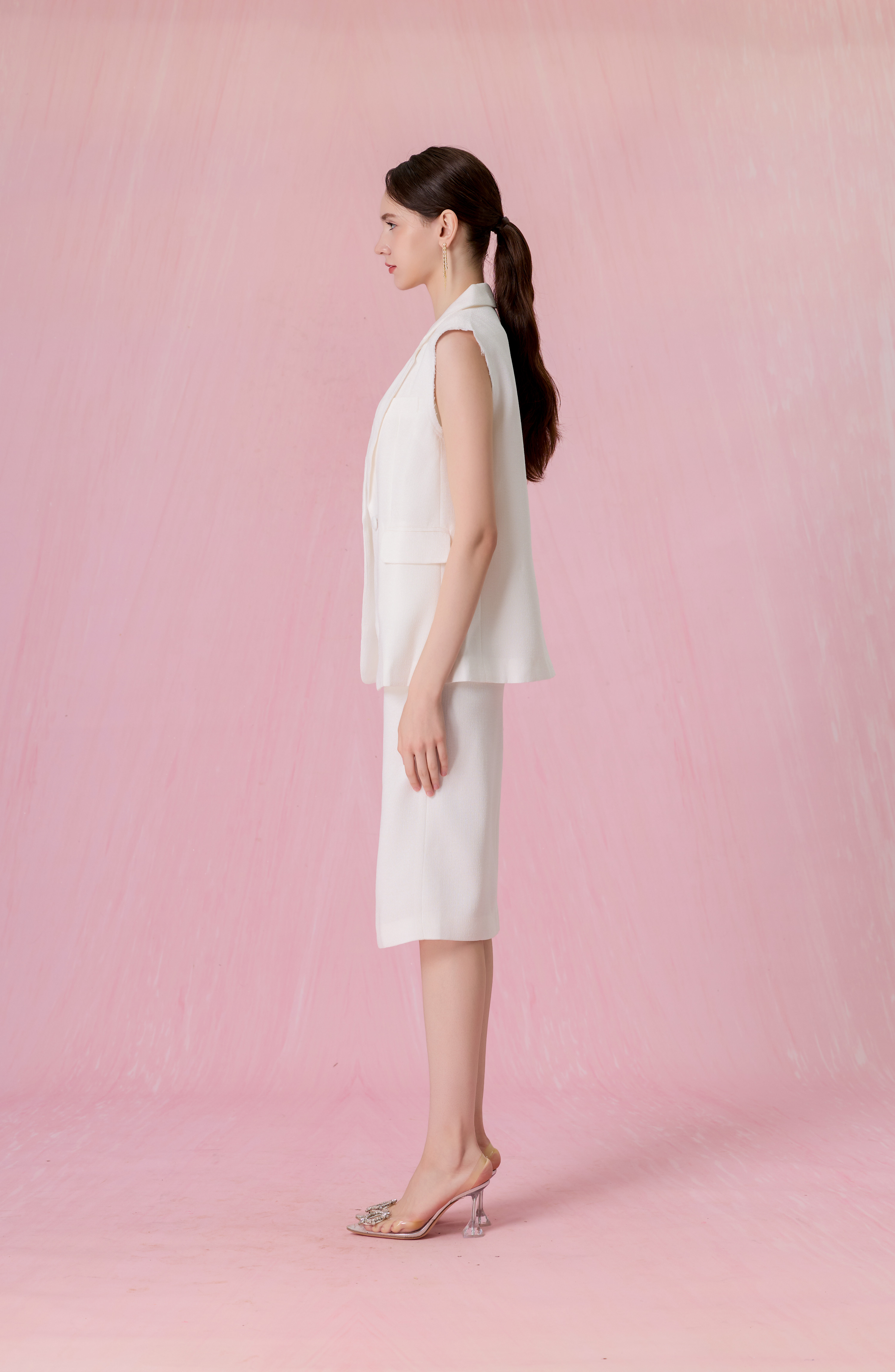 Chereese White Tweed Sleeveless Blazer