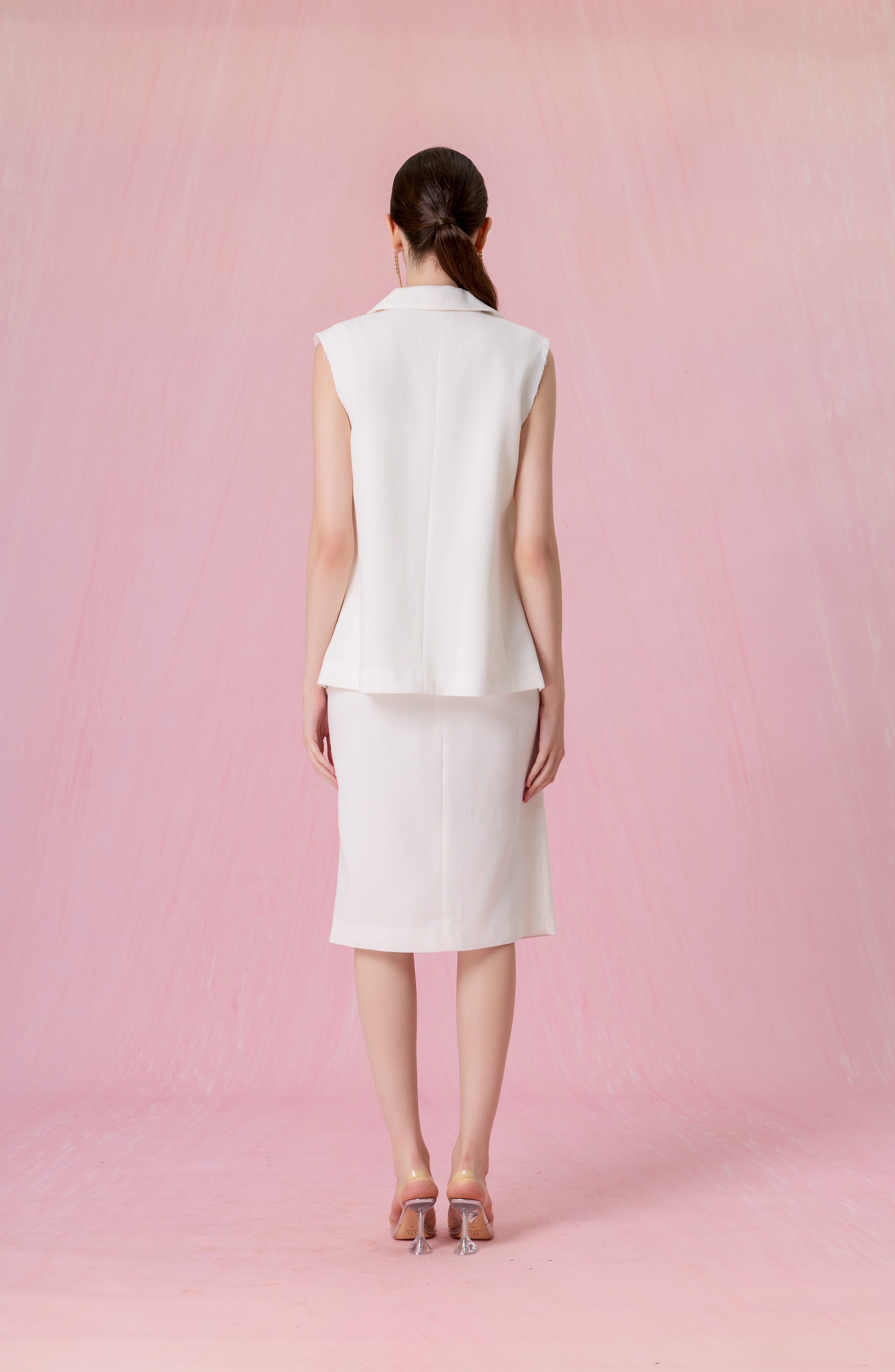 Chereese White Tweed Sleeveless Blazer