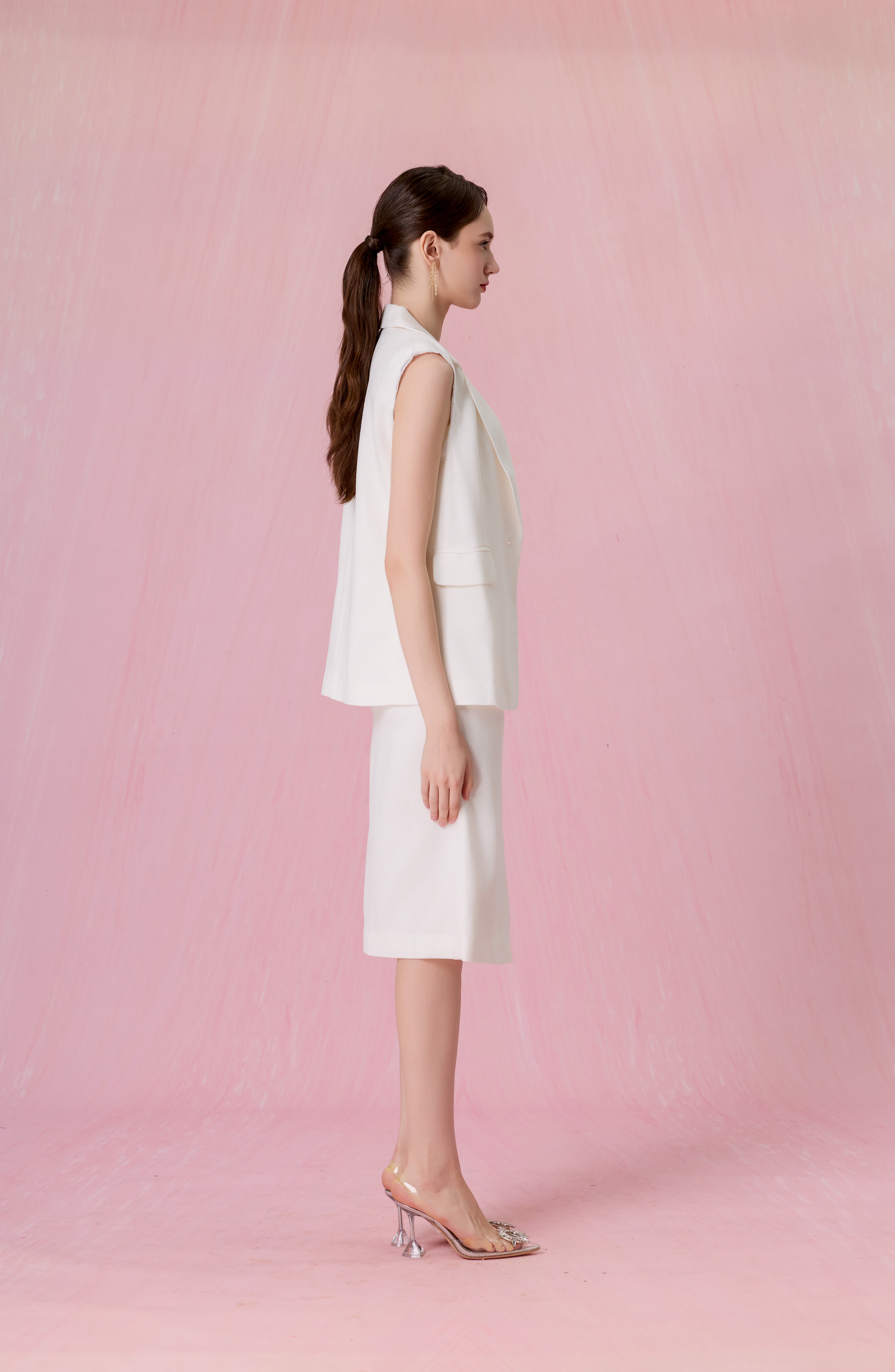 Chereese White Tweed Sleeveless Blazer