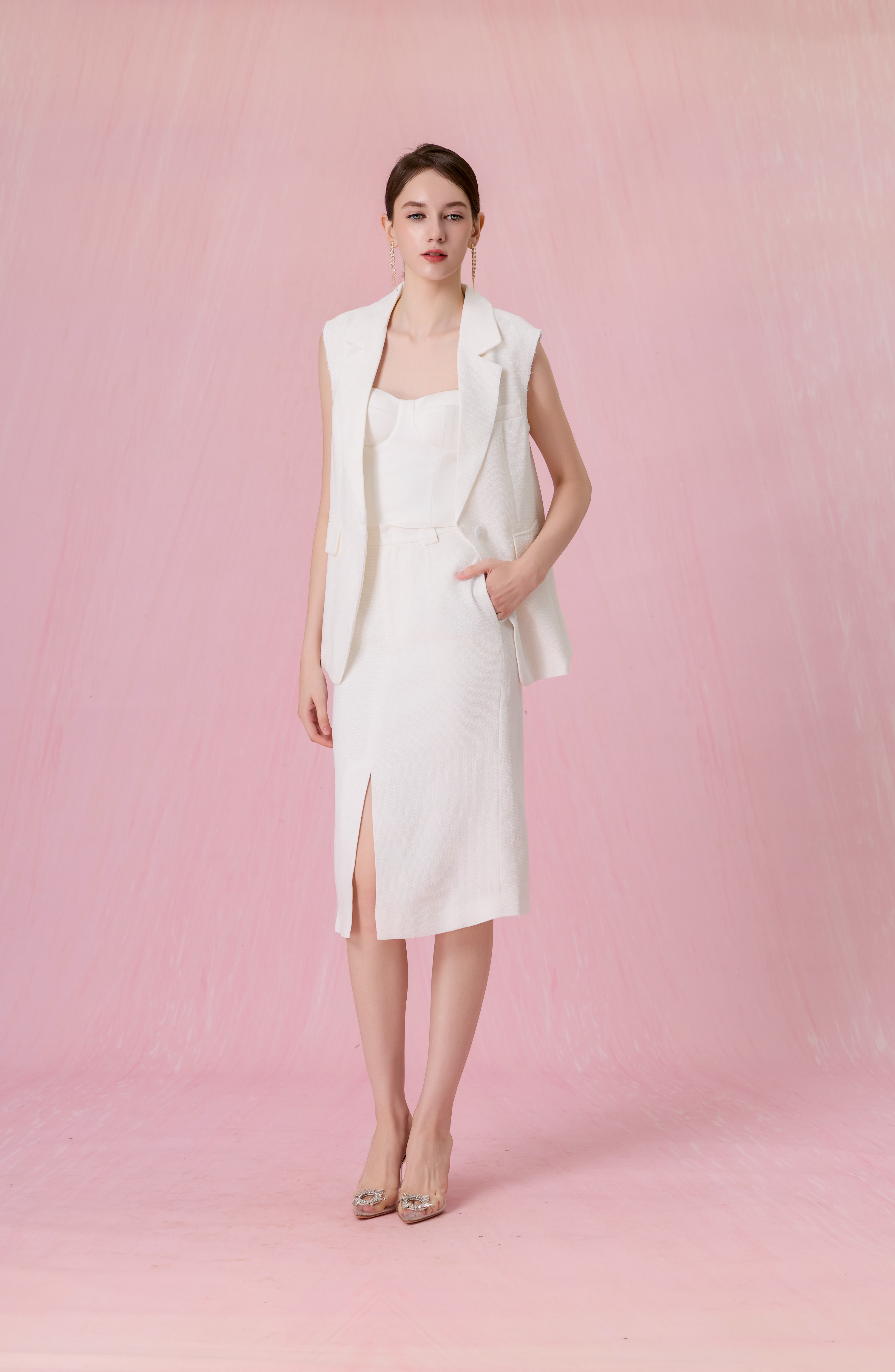 Chereese White Tweed Sleeveless Blazer