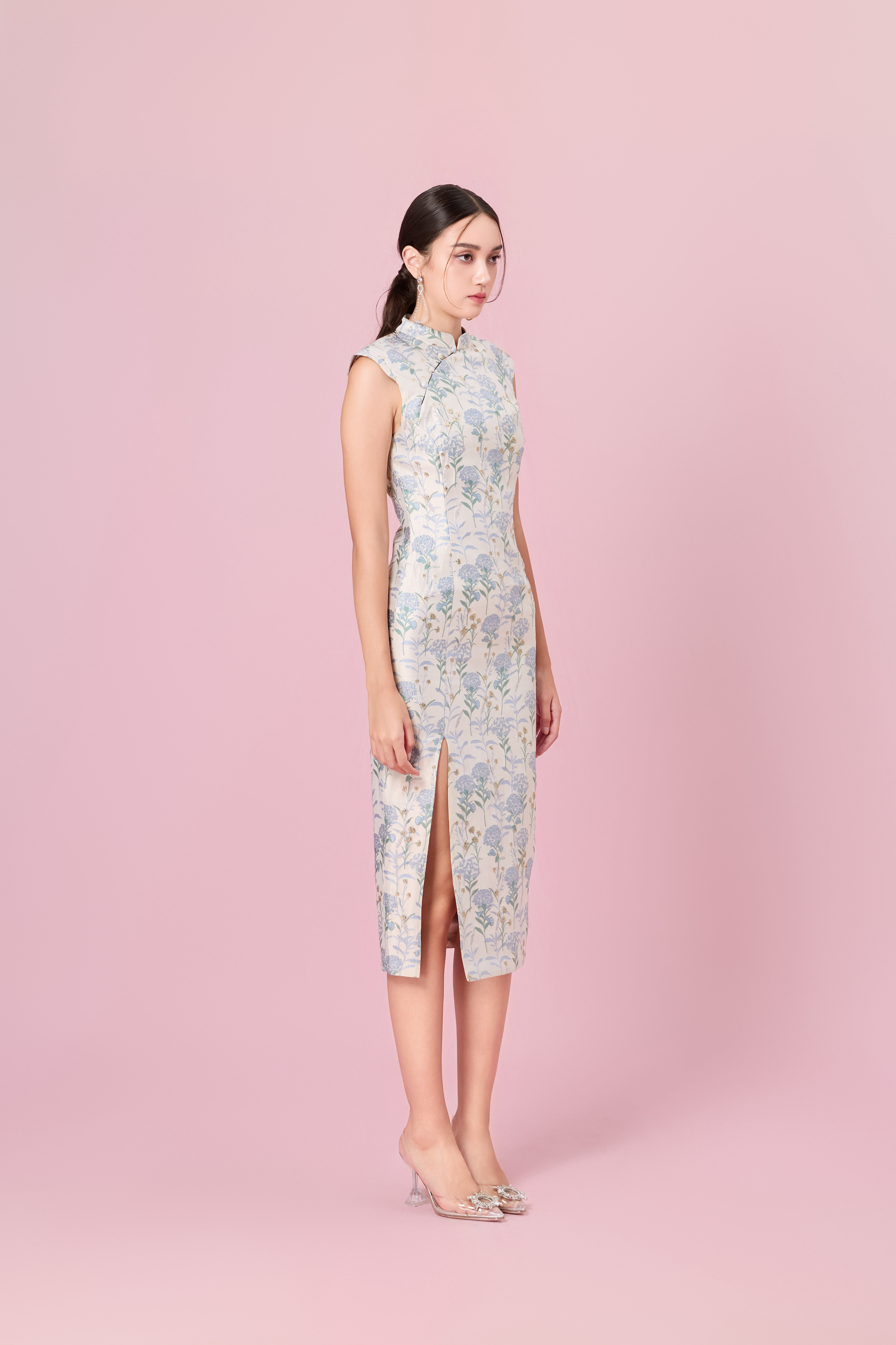 Cendrine Blue Flower Cheongsam