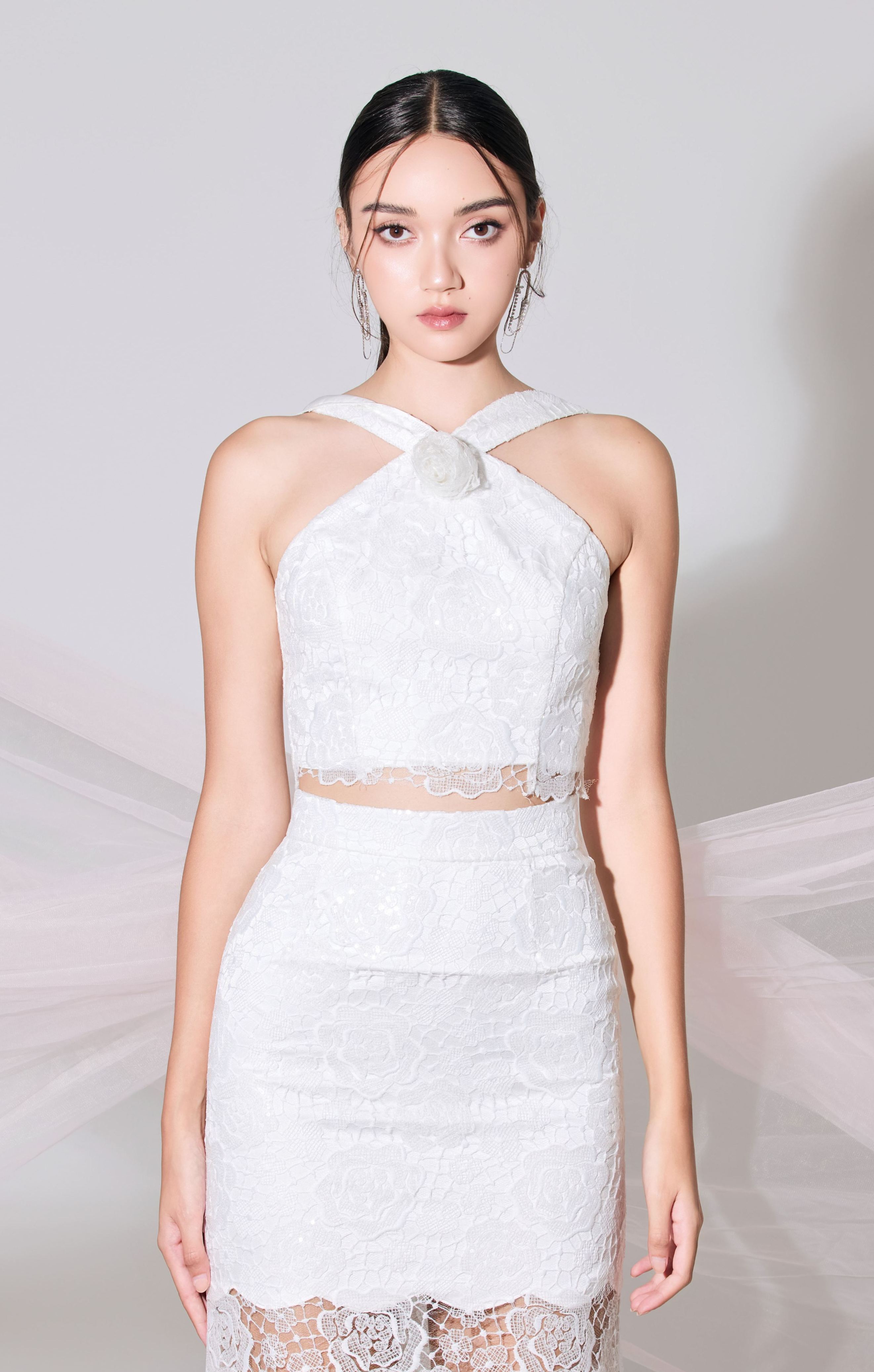 Chanteese White Lace Crop Top