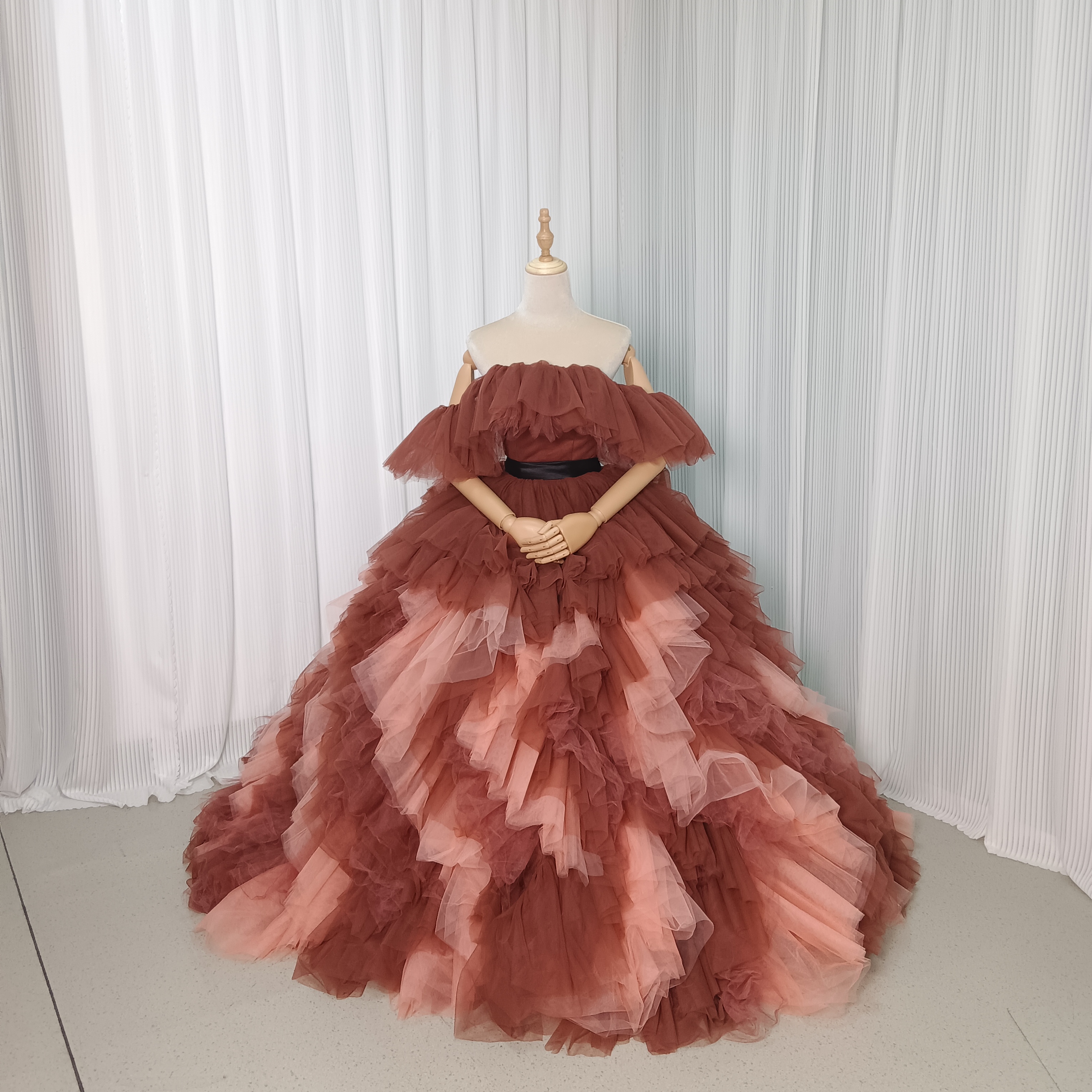 美品！カラードレス ピンク ブラウン オフショルダー プリンセスライン デザイン感 編み上げ 前撮り