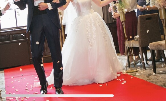 実例写真！オーバースカート オフホワイト オーガンジー 魅惑の花レース 結婚式 色直し ふわふわ 優しい