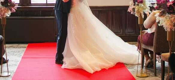 実例写真！オーバースカート オフホワイト オーガンジー 魅惑の花レース 結婚式 色直し ふわふわ 優しい