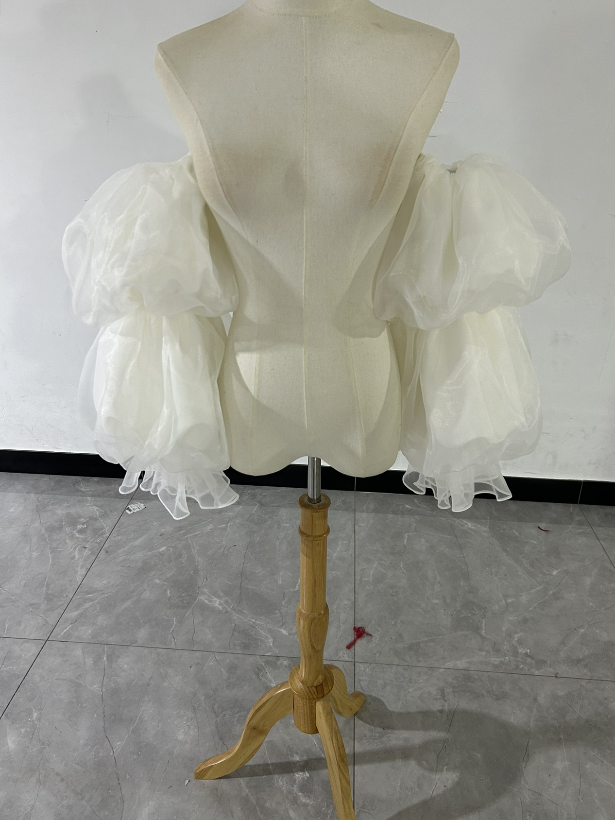 実例写真！パフスリーブ 姫袖 オーガンジー クレープ生地 可愛い オフホワイト 色直し 花嫁
