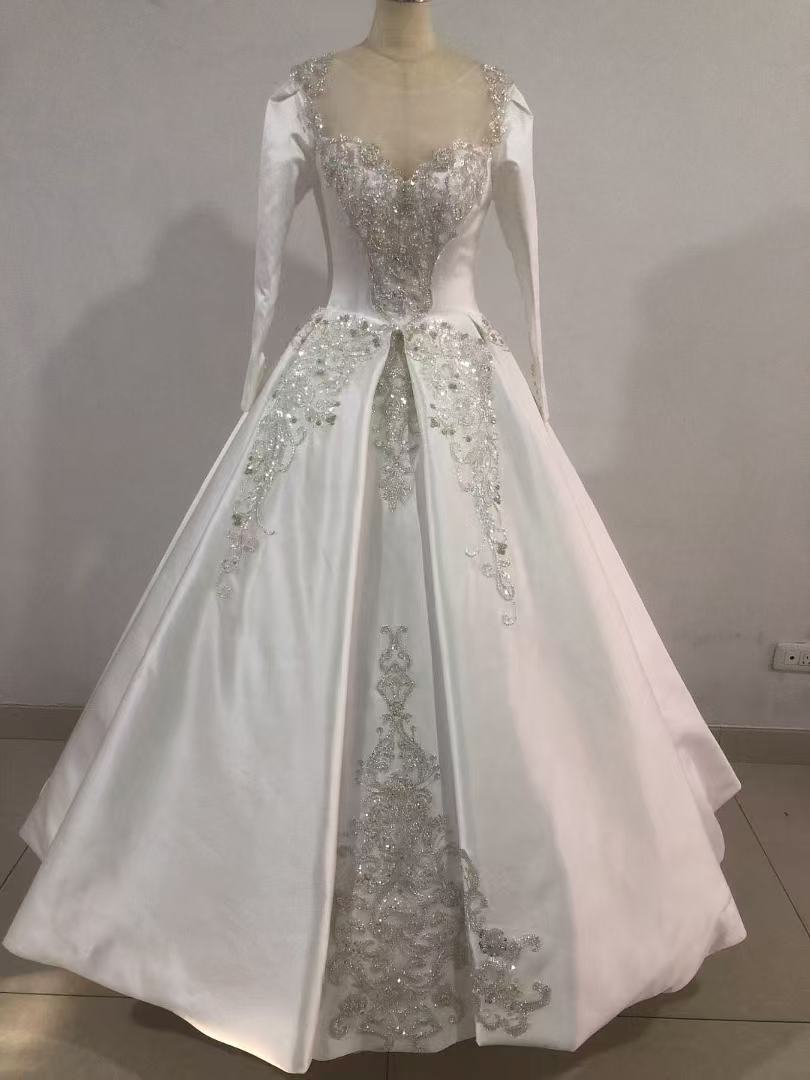 上品！ウエディングドレス キラキラ光る刺繍 背中見せ Aライン 編み上げ 結婚式/披露宴 
