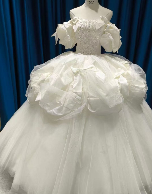 ウェディングドレス 可愛い プリンセスライン 姫袖 フレアスカート ビスチェドレス 結婚式 優しい 花嫁