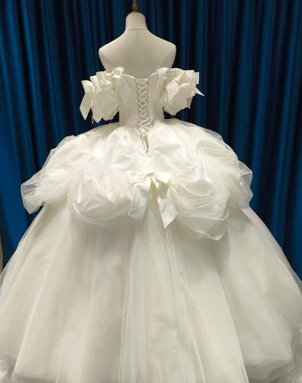 ウェディングドレス 可愛い プリンセスライン 姫袖 フレアスカート ビスチェドレス 結婚式 優しい 花嫁