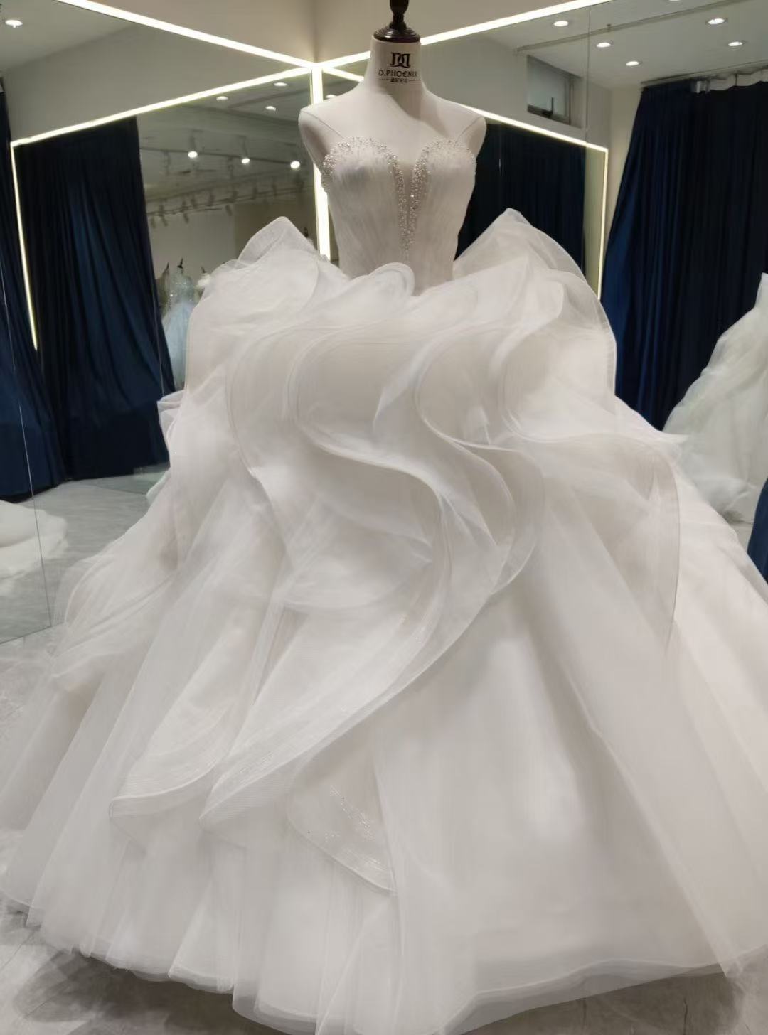 ウエディングドレス ベアトップ フリルドレス ラッフルフリル 高みせ ビジュー 結婚式