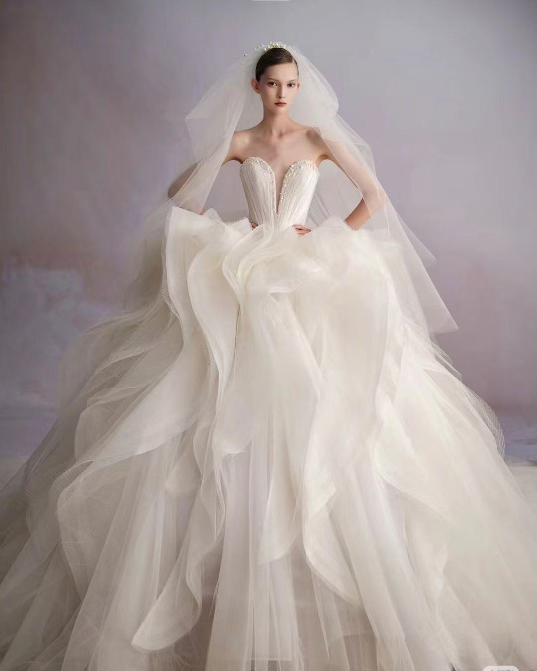 ウエディングドレス ベアトップ フリルドレス ラッフルフリル 高みせ ビジュー 結婚式