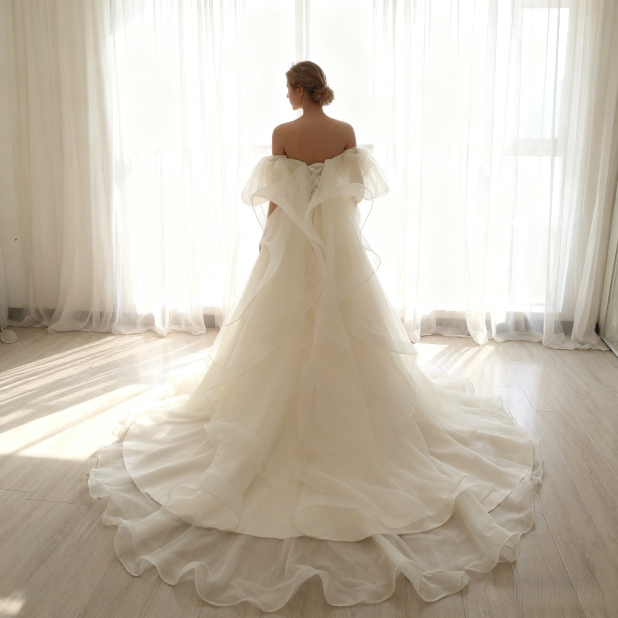華やか ウエディングドレス 楊柳オーガンジー ベアトップ ふっくら柔らかなバックリボン 結婚式/披露宴
