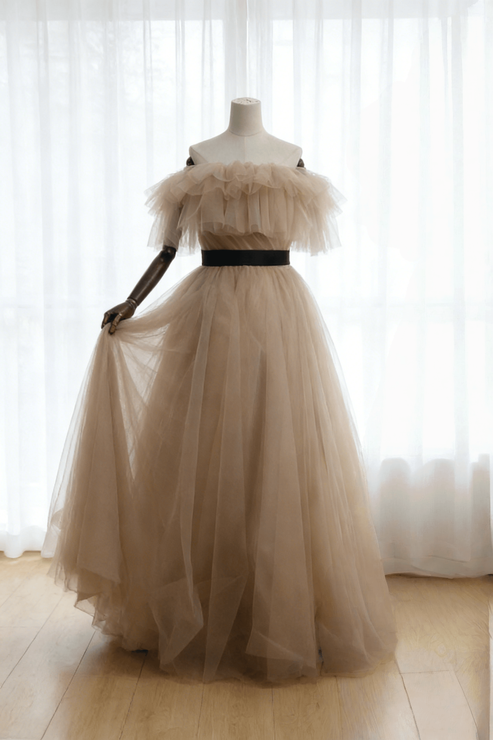 実例写真！カラードレス シャンパン色 オフショルダー チュールスカート サッシュベルト 前撮り 花嫁