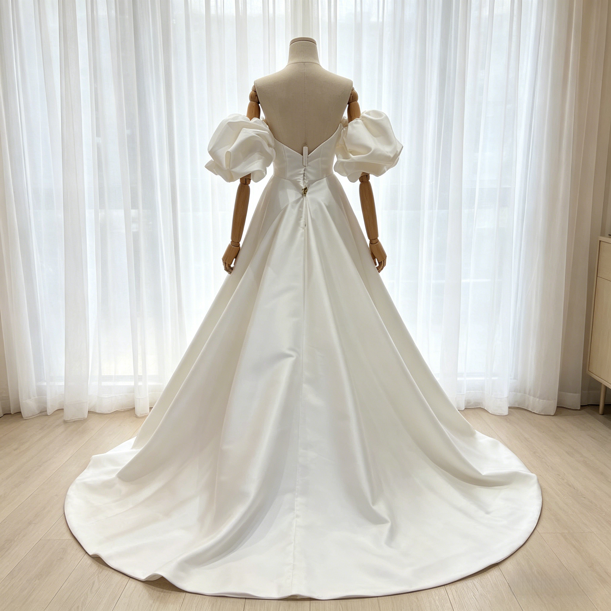 エレガント ウェディングドレス ベアトップ パフスリーブ ロイヤルサテン 短トレーン 結婚式 ファスナー