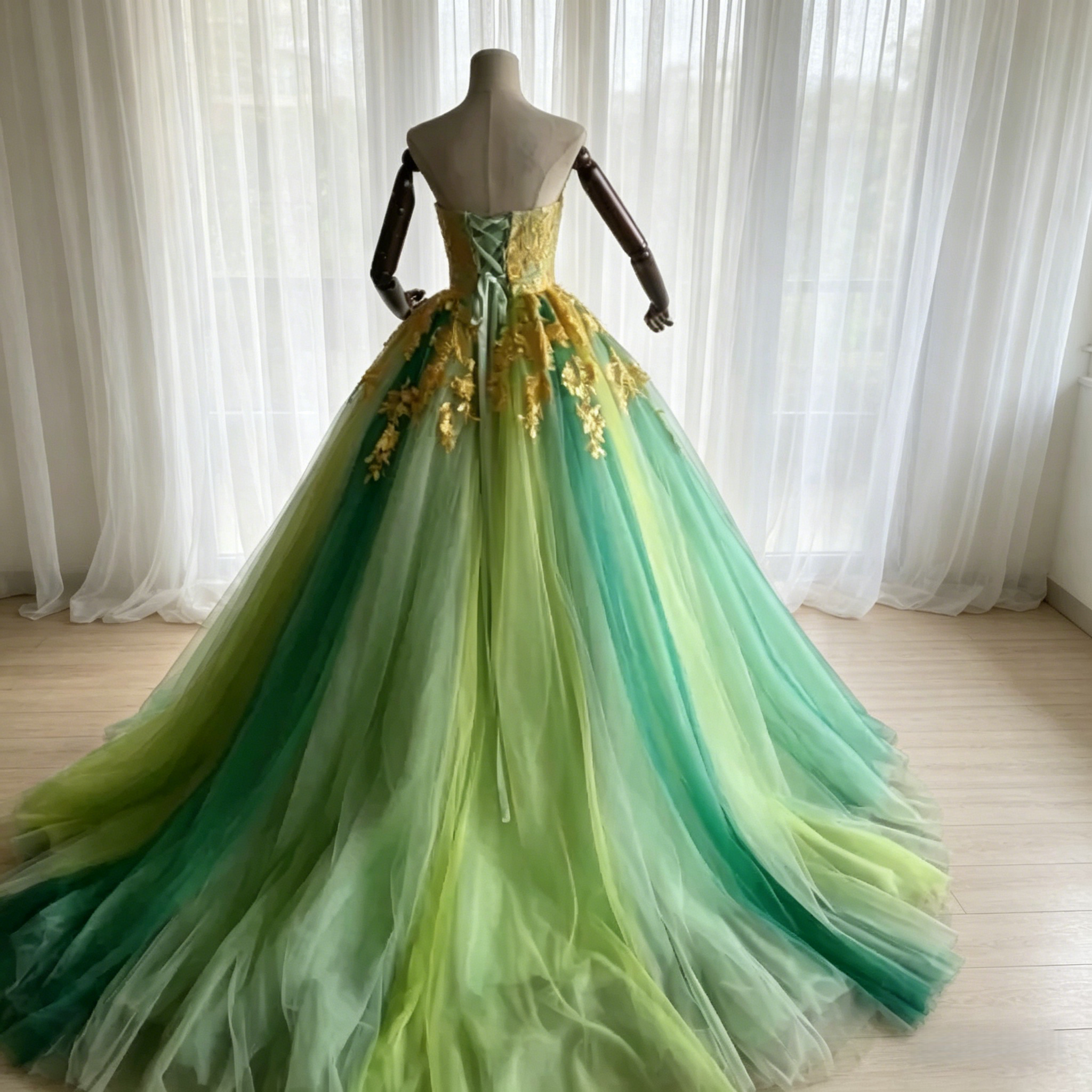 実例写真！カラードレス グリーン グラデーション ベアトップ 繊細レース チュールスカート 前撮り 花嫁