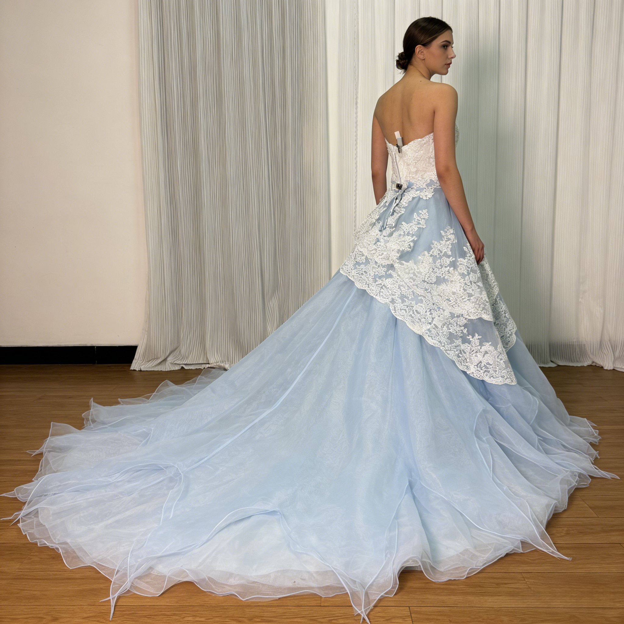 カラードレス ブルー ベアトップ 魅惑の花レース 優雅なシルエット デザイン感 ロングトレーン 演奏会/音楽会