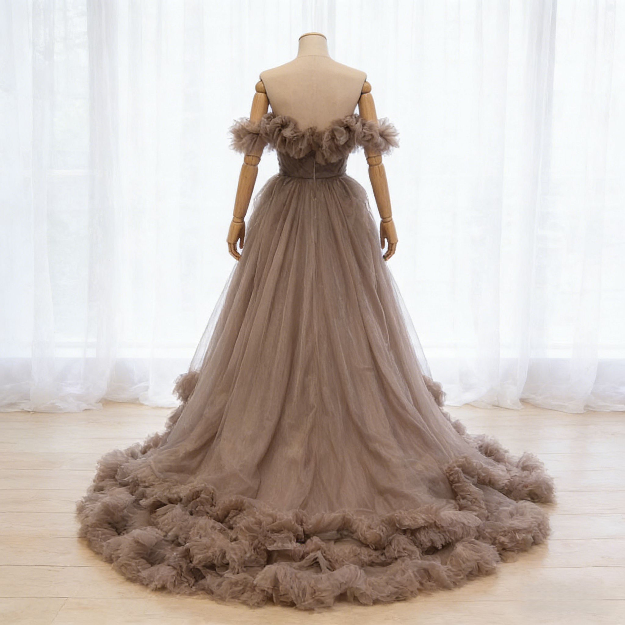 カラードレス カーキ色 オフショルダー ラッフルフリル 華やかなトレーン エレガント 演奏会